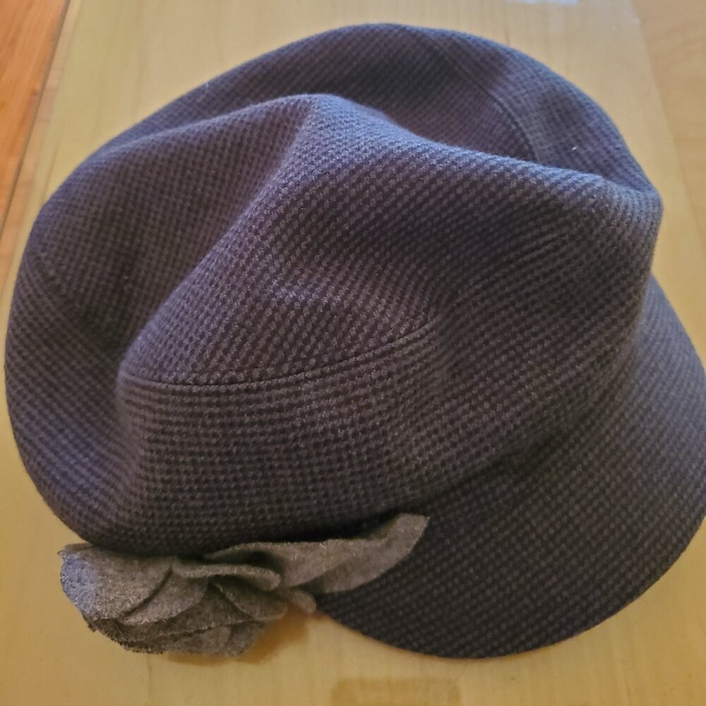 Delux Hat women's small to medium